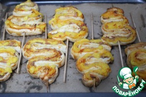 Слойки "Елочки" с тунцом Слойки "Елочки" с тунцом