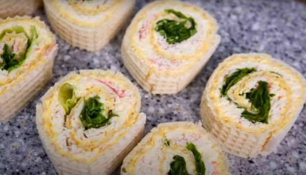 Обожаю этот крабовый рулет. Вкусная Новогодняя закуска за 5 минут Обожаю этот крабовый рулет. Вкусная Новогодняя закуска за 5 минут