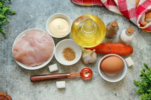 Салат с курицей, омлетом и корейской морковью Салат с курицей, омлетом и корейской морковью