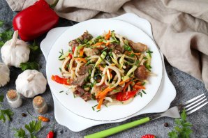 Лапша вок со свининой и овощами Лапша вок со свининой и овощами