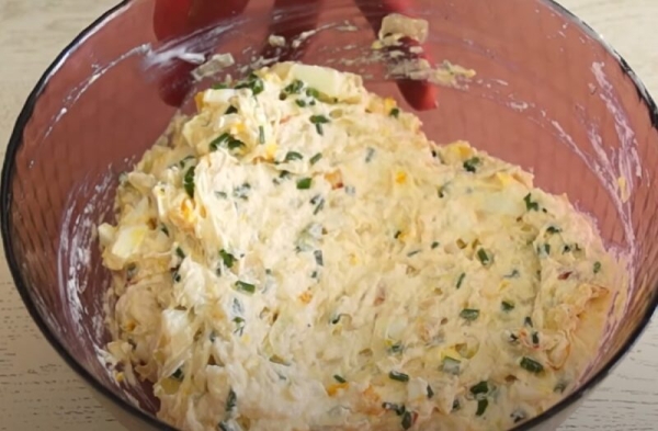 Готовится проще, чем оладьи, а результат вкуснее пирожков: феноменальное блюдо для ленивого утра