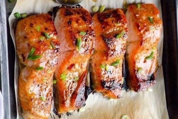 Красная рыба с помидорами в фольге Красная рыба с помидорами в фольге