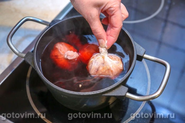 Мраморные яйца в луковой шелухе и чае каркаде