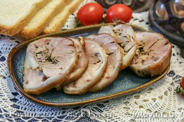 Рулет из рульки с куриной печенью Рулет из рульки с куриной печенью