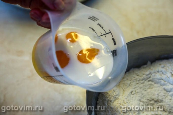 Кулич с начинкой крем-манго, белого шоколада и сливок Кулич с начинкой крем-манго, белого шоколада и сливок