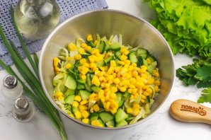 Салат из свежей капусты и крабовых палочек Салат из свежей капусты и крабовых палочек