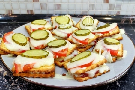 Рецепт закуски из крекеров. 