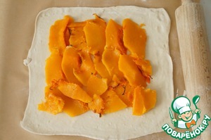 Тёплый пирог с тыквой и сыром