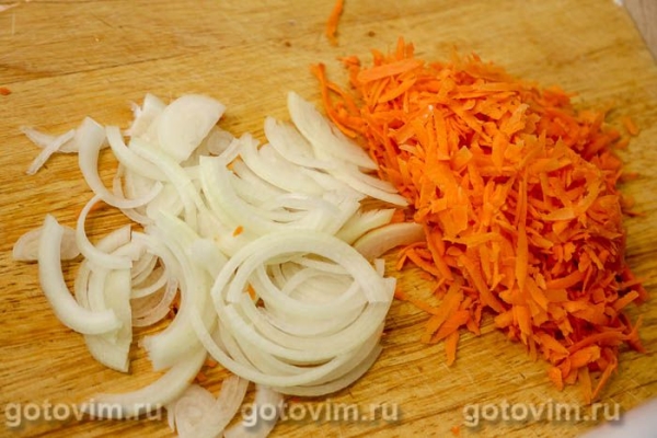 Камбала, жаренная с овощами в мультиварке