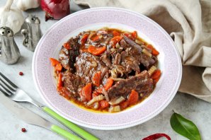 Томленые говяжьи щечки Томленые говяжьи щечки