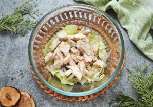 Салат с киноа, курицей и апельсинами Салат с киноа, курицей и апельсинами