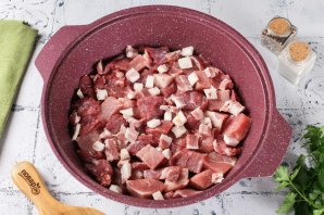 Классический бигус из квашеной капусты Классический бигус из квашеной капусты