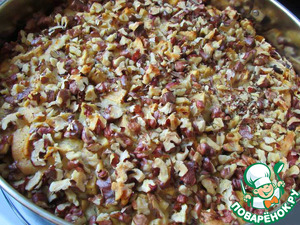 Яблочный пирог с ореховой шапочкой