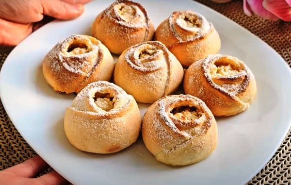 Простой и быстрый десерт из обычного теста. Нежные творожные розочки Простой и быстрый десерт из обычного теста. Нежные творожные розочки