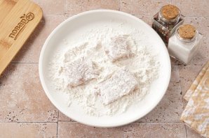Минтай тушёный с перцем Минтай тушёный с перцем