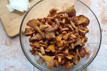 Запечённые лисички в сметане Запечённые лисички в сметане