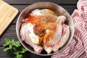 Куриные окорочка в казане на костре Куриные окорочка в казане на костре