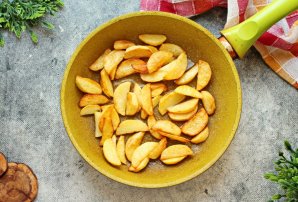 Жареные маслята с картошкой Жареные маслята с картошкой