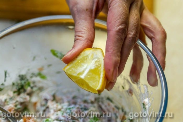 Тартинки с творожным сыром, красной рыбой и икрой Тартинки с творожным сыром, красной рыбой и икрой