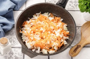 Салат "Обжорка" с колбасой Салат "Обжорка" с колбасой