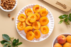 Мороженое из абрикосовых косточек с абрикосами и дыней Мороженое из абрикосовых косточек с абрикосами и дыней