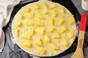 Сладкая пицца с ананасами Сладкая пицца с ананасами