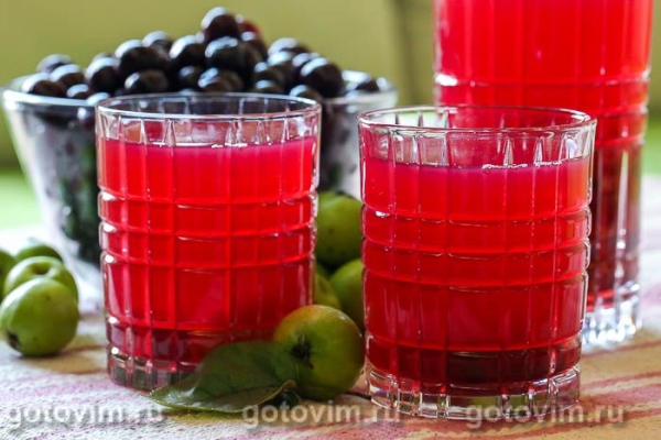 Компот из зеленых яблок с вишней Компот из зеленых яблок с вишней