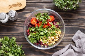 Постный салат с красной фасолью