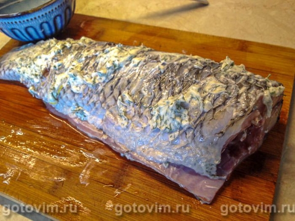 Белый амур, запеченный с творожным сыром в фольге