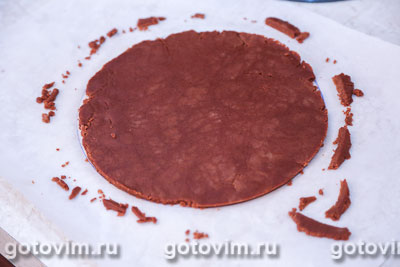 Шоколадный торт с безе и соленым арахисом