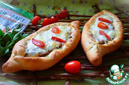 Булки-лодочки с фаршем и сыром