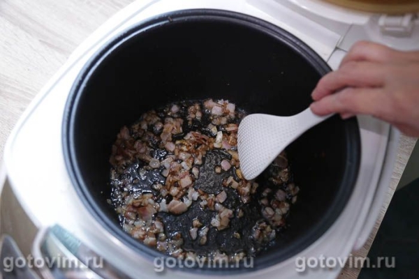 Паста карбонара с беконом и лисичками в мультиварке