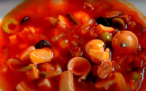 Солянка — это всегда вкусно. Классический рецепт, который хочется повторить Солянка — это всегда вкусно. Классический рецепт, который хочется повторить