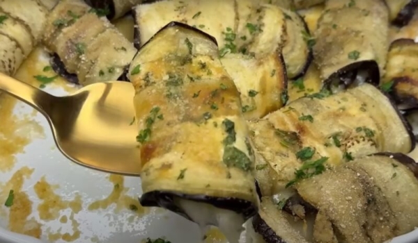 Идеально подходит в качестве закуски. Сырно — чесночный баклажановый рулетик: простой и вкусный рецепт Идеально подходит в качестве закуски. Сырно — чесночный баклажановый рулетик: простой и вкусный рецепт