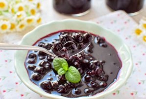 Варенье "Пятиминутка" из черной смородины Варенье "Пятиминутка" из черной смородины