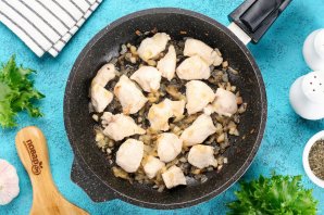 Фарфалле с курицей в сливочном соусе Фарфалле с курицей в сливочном соусе