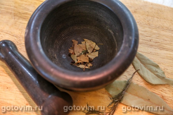 Тушенка из свинины по-тоскански