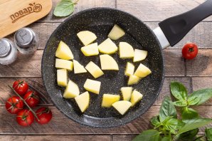 Рататуй с картошкой на сковороде