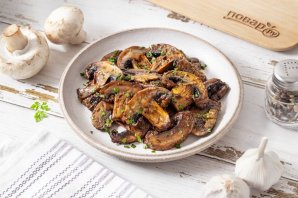 Шампиньоны в чесночном соусе Шампиньоны в чесночном соусе