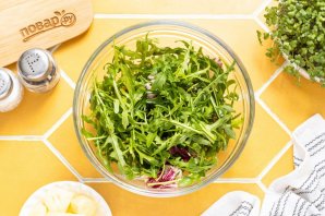 Салат с ананасом и сыром