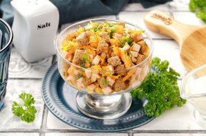 Салат "Обжорка" с колбасой Салат "Обжорка" с колбасой