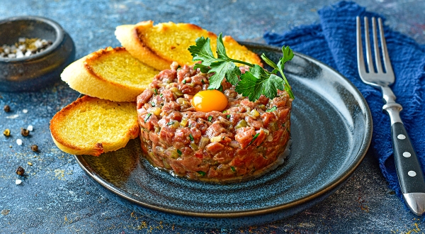 Тартар из говяжьей вырезки, пошаговый рецепт с фото на 570 ккал