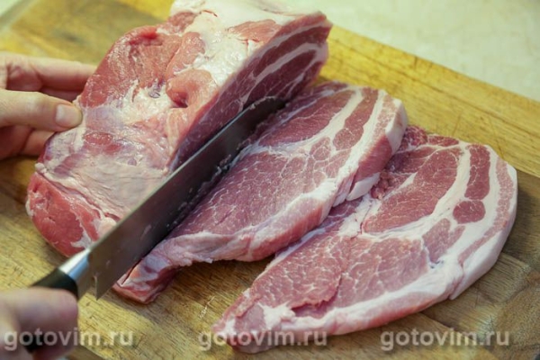 Стейк из свиной шейки с лимоном, перцем и чесноком на сковроде Стейк из свиной шейки с лимоном, перцем и чесноком на сковроде