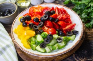 Салат с брынзой и помидорами Салат с брынзой и помидорами