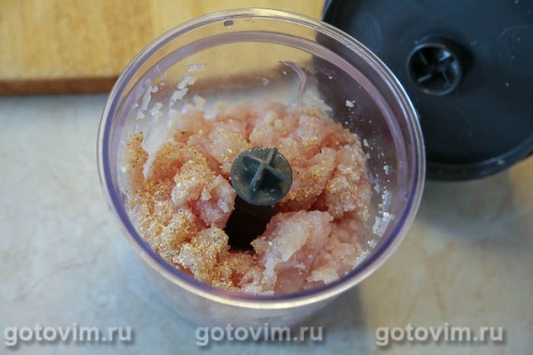 Рулетики из куриной грудки со спаржей, варенные в пищевой пленке Рулетики из куриной грудки со спаржей, варенные в пищевой пленке