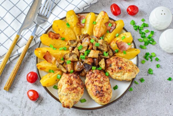Котлеты из индейки с картофелем и грибами Котлеты из индейки с картофелем и грибами