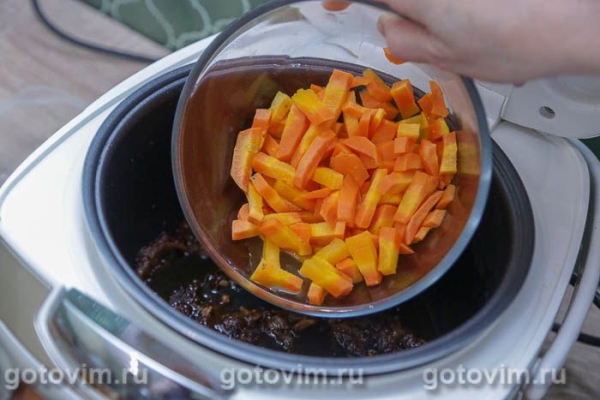 Свиная грудинка, зажаренная целым куском в мультиварке