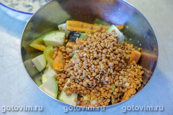 Овощи, запеченные с чечевицей