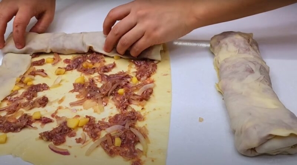 Вкусные рулеты с мясной начинкой. Снимаю шляпу перед тем, кто придумал этот рецепт: век живи век учись Вкусные рулеты с мясной начинкой. Снимаю шляпу перед тем, кто придумал этот рецепт: век живи век учись