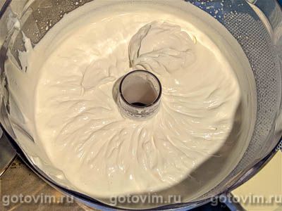 Апельсиновый торт из слоеного теста со взбитыми сливками